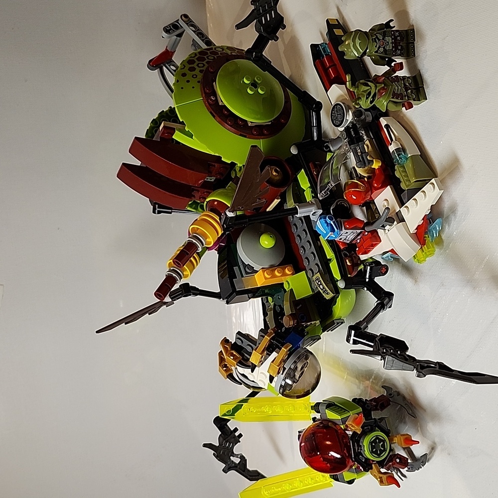 Lego 70708.70700 space swamer. hive crawler